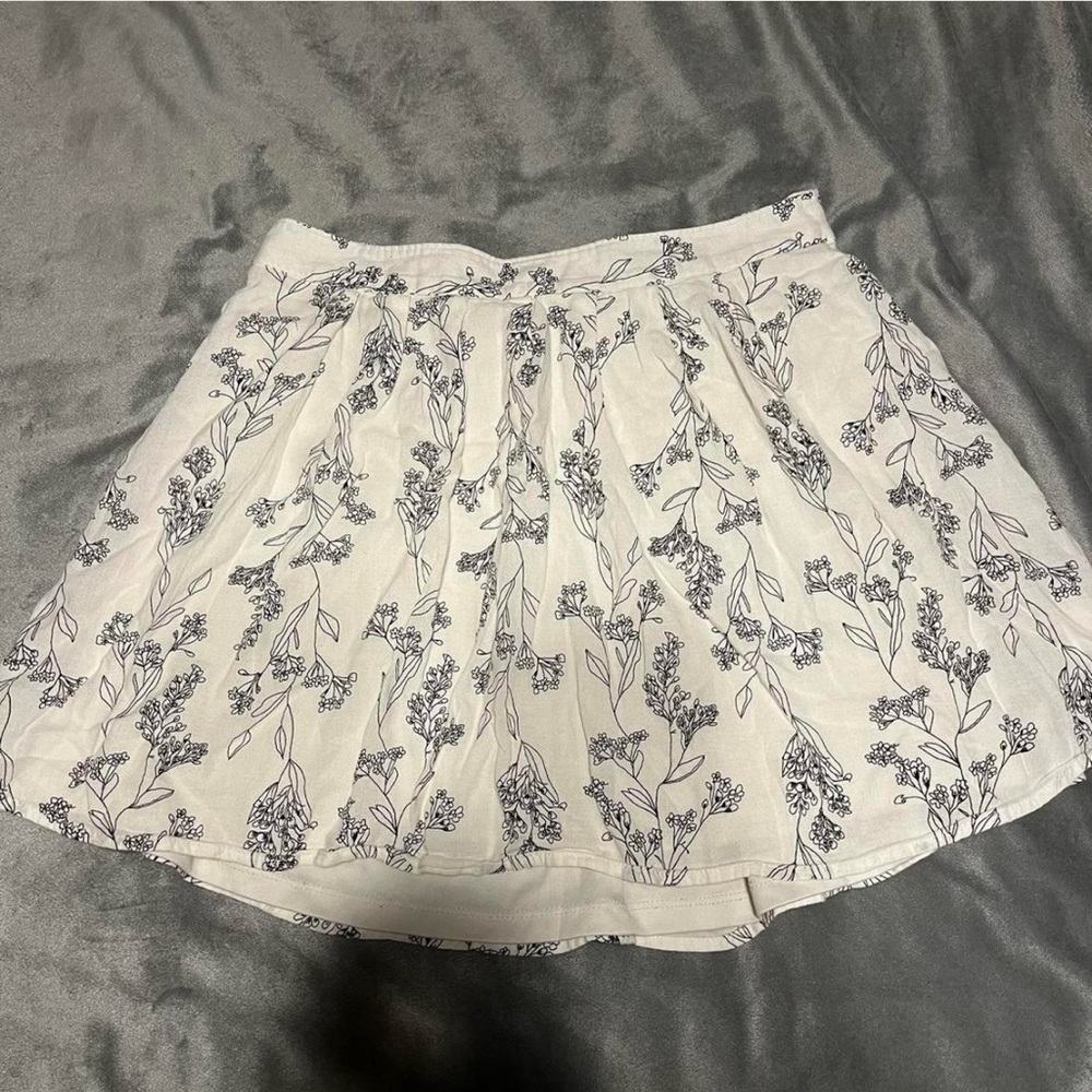 White & Black Floral Flowy Skirt